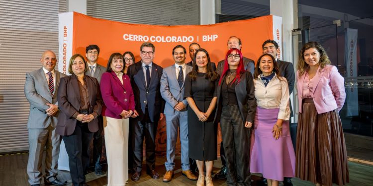 Biministro Mas destaca permiso de sondajes para Cerro Colorado | BHP
