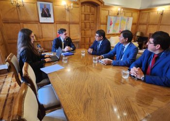 Alcalde de Huara impulsa gestiones en Santiago para avanzar en proyectos sanitarios, energéticos y de segurida