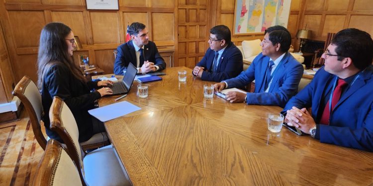 Alcalde de Huara impulsa gestiones en Santiago para avanzar en proyectos sanitarios, energéticos y de segurida