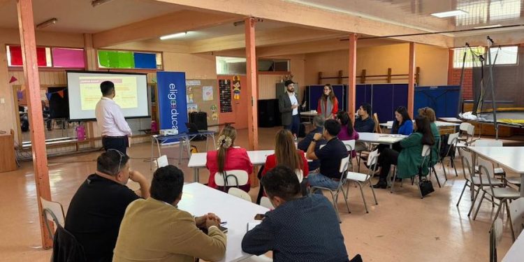 SLEP Iquique y Elige Educar renuevan alianza por programa de Bienestar Docente