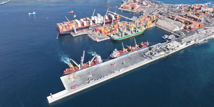 Puerto de Iquique mantiene desempeño alcanzado en 2025, pero advierte volatilidad por conflicto en Medio Oriente