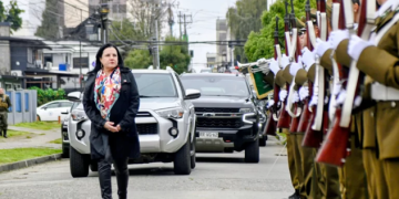 Ministra Steinert anunció proyecto para aumentar sueldo de carabineros en «comunas de riesgo» y para aspirantes