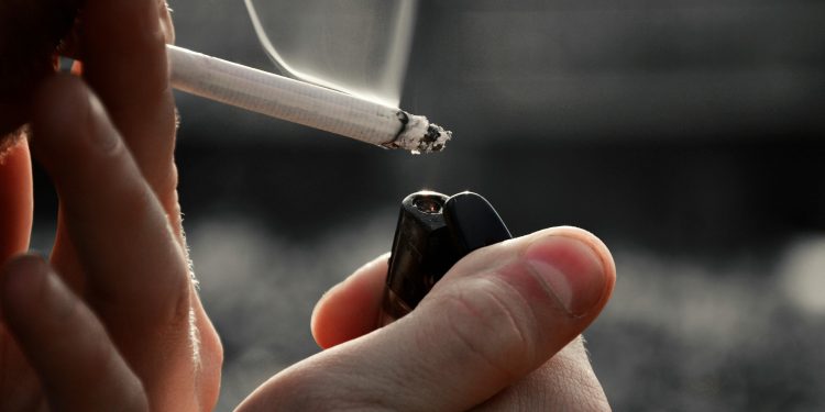 Mucho más que humo: El daño silencioso del cigarrillo en el corazón y los pulmones
