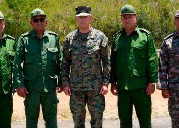 En medio de tensiones por amenazas de Trump: Altos mandos militares de EE.UU. y Cuba se reúnen en Guantánamo
