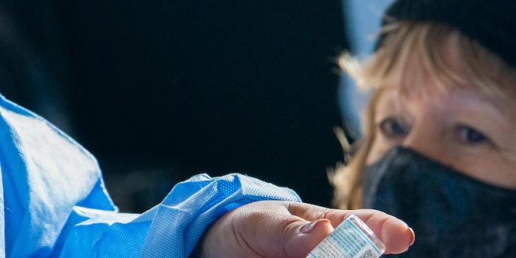 Salud llama a reforzar vacunación contra la influenza: meta es alcanzar 70% de cobertura en mayo