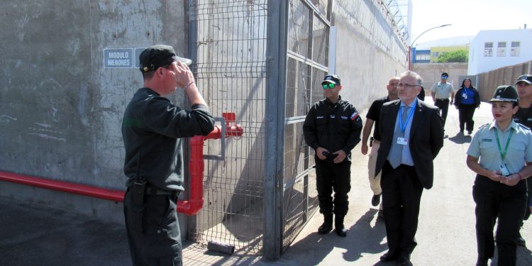 Seremi de Justicia y DD.HH. supervisó operativo de toma de muestras de ADN en recintos penitenciarios de Tarapacá