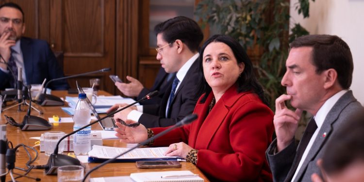 Ley Sin Escape: Ministra Steinert presenta proyecto de ley que termina con décadas de impunidad: permite juicio oral sin la presencia del imputado