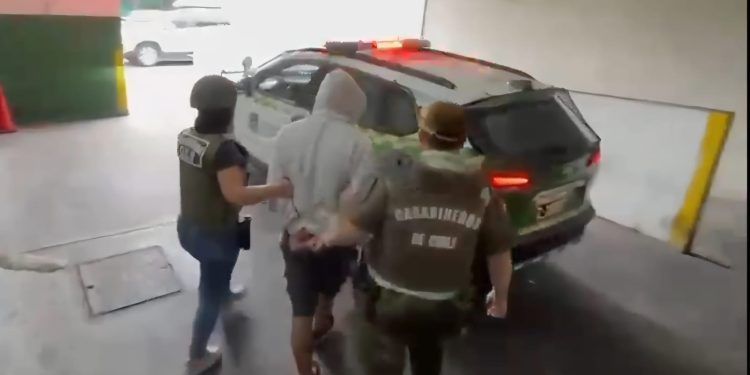 OS9 de Carabineros detiene a dos sujetos por robo de USD 36 mil a importadora de Zona Franca