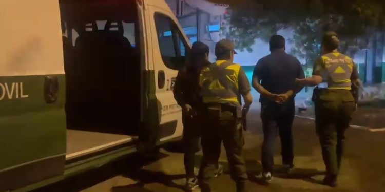 Carabineros incautó 180 pares de zapatillas falsificadas en control carretero en Pozo Almonte