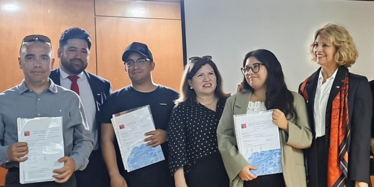MINVU entregó 173 subsidios DS01 que benefician a familias de clase media de Tarapacá