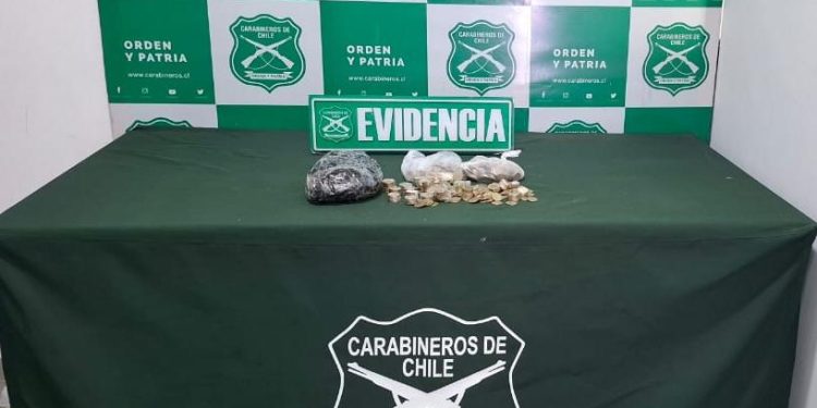 Carabineros incauta más de un kilo de pasta base durante fiscalización vehicular