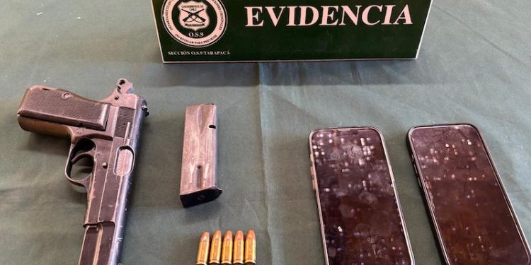 Carabineros detiene a dos individuos por disparos contra vehículo estacionado