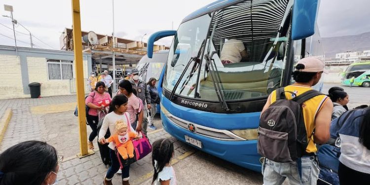 Seremi de Transportes y dirigentes del borde costero de Iquique avanzan en medidas para fortalecer el transporte rural