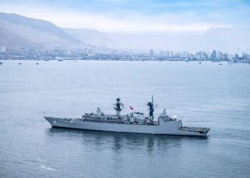 Buque insignia de la Escuadra Nacional recaló en Iquique para conmemorar el Día de las Glorias Navales
