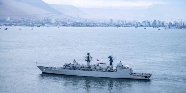 Buque insignia de la Escuadra Nacional recaló en Iquique para conmemorar el Día de las Glorias Navales