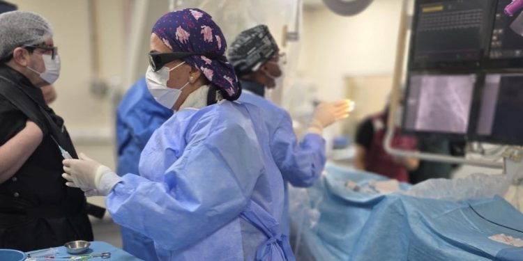 Hospital de Iquique: Segunda jornada de intervenciones cardíacas mínimamente invasivas y concreta histórico procedimiento en Tarapacá