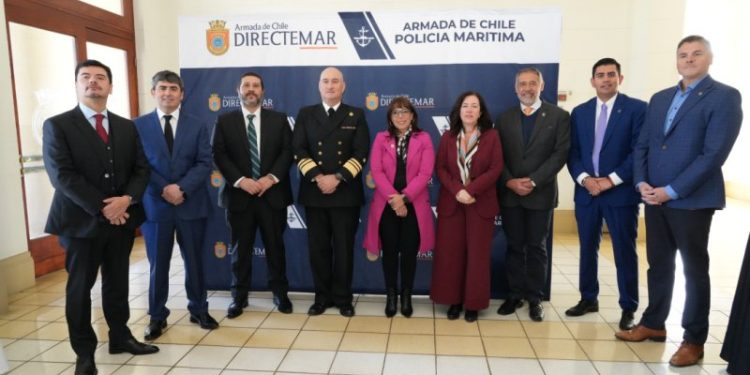 DIRECTEMAR desarrolla seminario sobre nuevas tendencias del tráfico de drogas en la cadena logística marítima