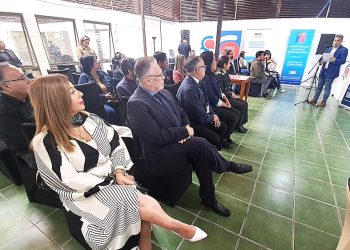 Jóvenes avanzan en su reinserción social y laboral tras recibir certificación de curso de peluquería de Sence