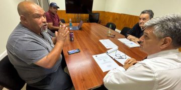 Conductores de taxis y colectivos crean federación regional