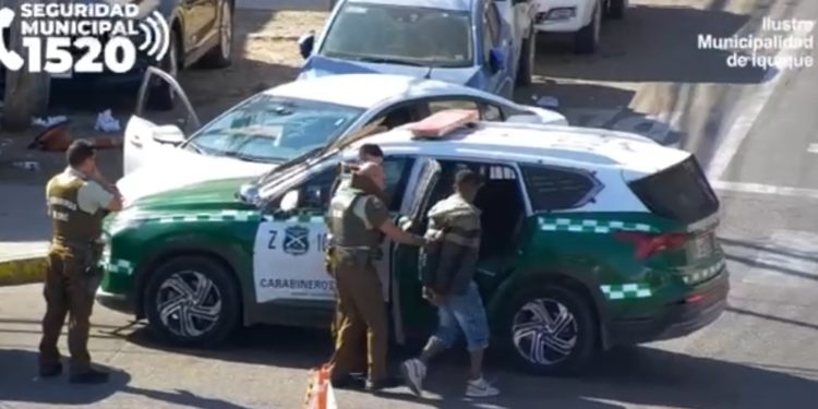 Carabineros detiene a vendedor de drogas en el centro de Iquique