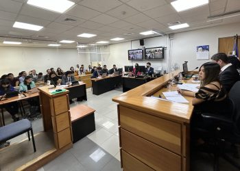 Tribunal de Juicio Oral en lo Penal de Iquique realizó juicio simulado con estudiantes en práctica de Fiscalía, Defensoría y Cajta