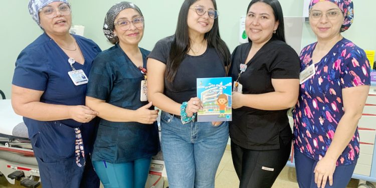 Niñas y niños que deben operarse en el Hospital de Arica acceden a cuento donado por terapeuta ocupacional