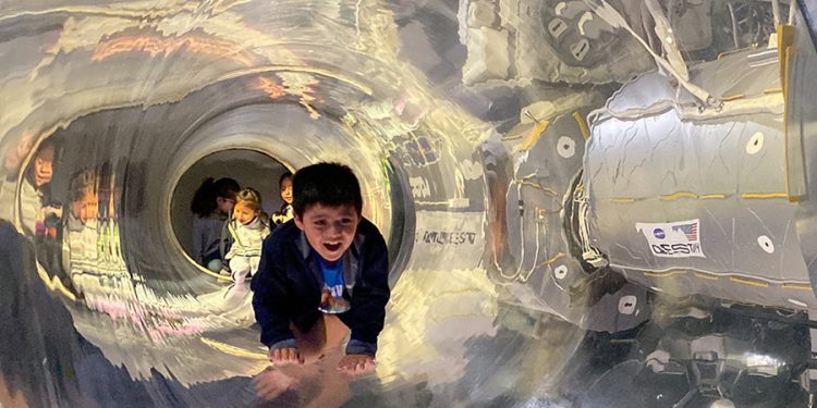 Párvulos ganadores de concurso que los llevará a la NASA también disfrutarán de Disney y Legoland en Estados Unidos