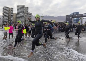 Benjamín Adriazola y Francisca Garrido se coronan campeones de la primera edición del 5150 IQUIQUE TRIATHLON 2026