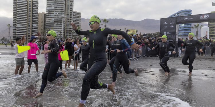 Benjamín Adriazola y Francisca Garrido se coronan campeones de la primera edición del 5150 IQUIQUE TRIATHLON 2026