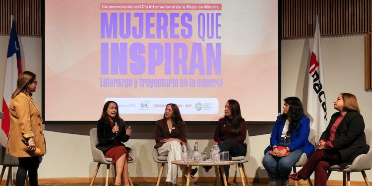 Más de 250 personas participaron en jornada que impulsó el liderazgo femenino en la minería regional