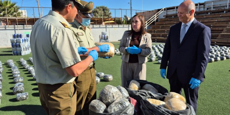 Estrategia de vigilancia en rutas secundarias de Antofagasta permitió incautar 1.681 kilos de marihuana