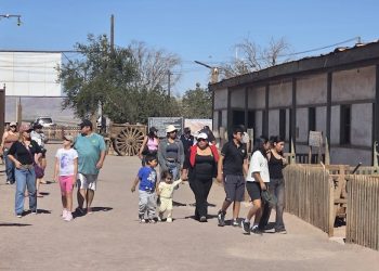 Cerca de mil personas recorrieron las salitreras para recorrer el patrimonio industrial y pampino