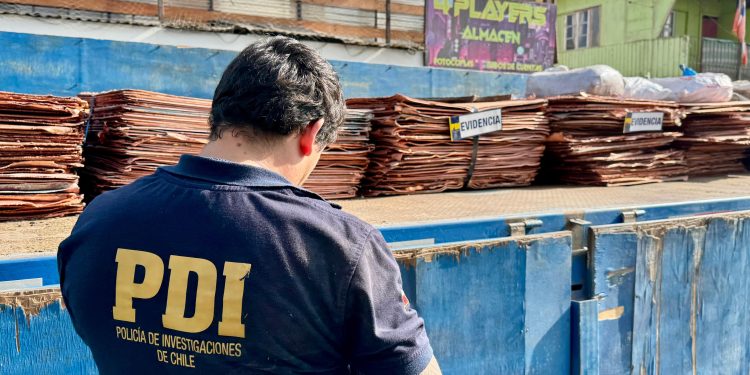 Investigación de PDI Arica y Fiscalía: incautan camión con 18 toneladas de cobre robado que serían contrabandeadas hacia Perú
