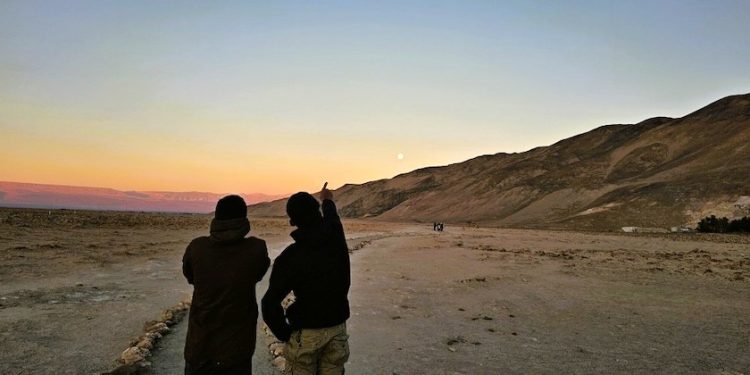 Jóvenes en reinserción disfrutaron de viaje astro patrimonial a Geoglifos de Pintados