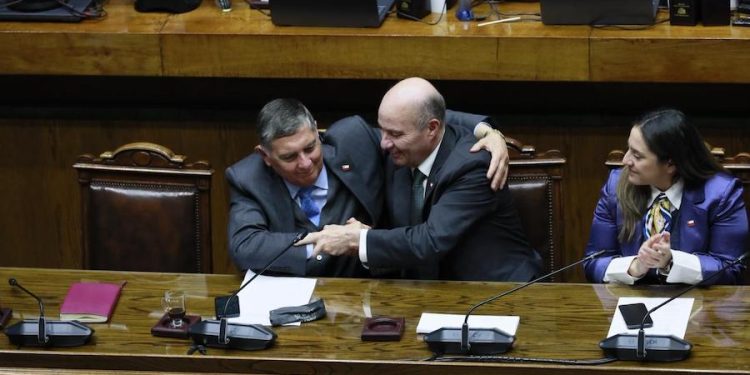 Ministro Quiroz destaca aprobación del Plan de Reconstrucción Nacional en la Sala del Senado