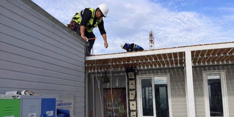 SLEP Iquique refuerza seguridad escolar con instalación de cámaras de vigilancia en establecimientos de Alto Hospicio