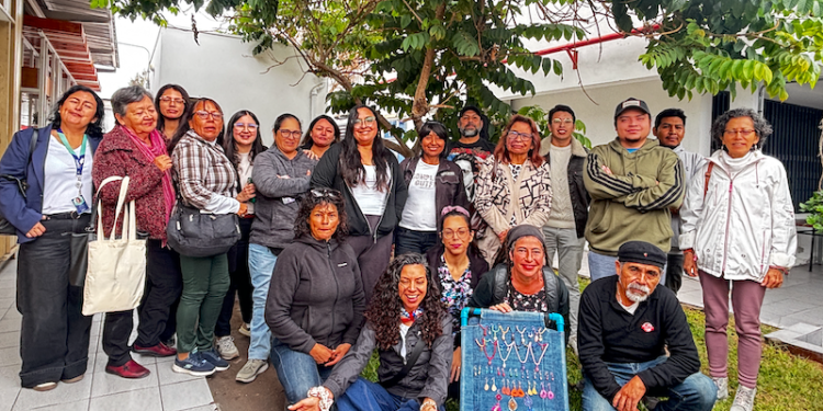 En base al reciclaje crea novedosas bolsas con relatos del patrimonio histórico regional