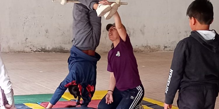 Taller Integral de Circo en la Junta de Vecinos «Ramón Pérez Opazo» de Iquique