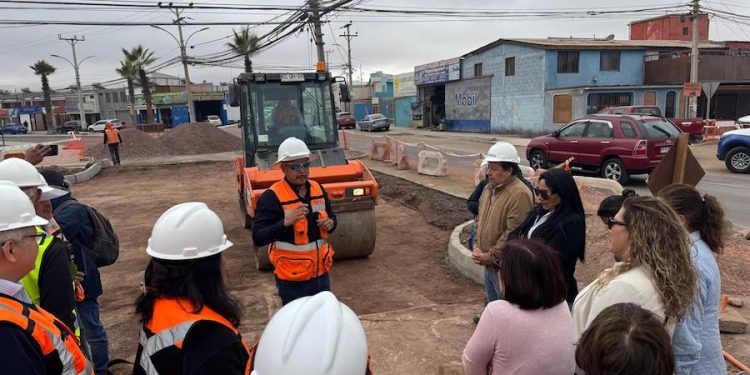Obras de reposición de aceras y calzadas en Cerro Tarapacá alcanzan 77% de avance
