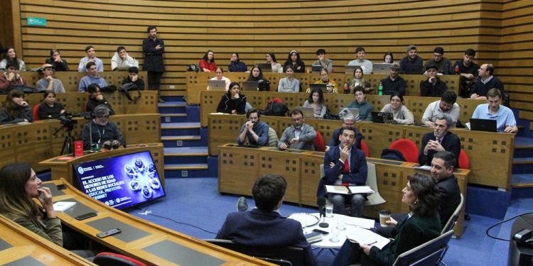 ¿Clave Única para entrar a redes sociales? La fórmula que evalúa el Gobierno para menores de edad