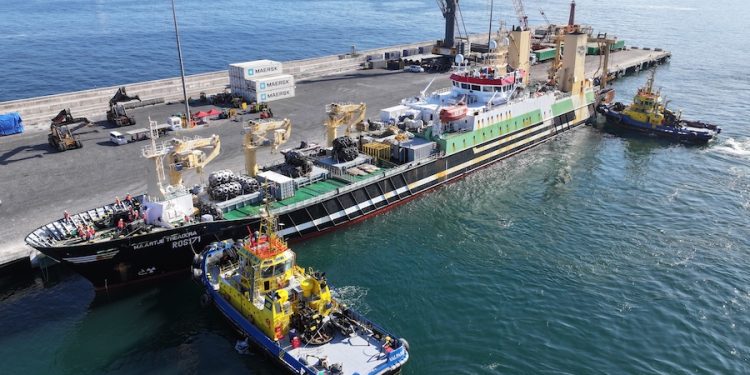 Puerto de Iquique inicia operaciones de buques factoría con la recalada del Maartje Theadora