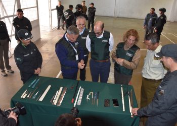 Ministro de Seguridad en terreno: Supervisan masivo allanamiento en cárcel de Alto Hospicio