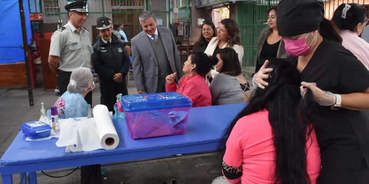 Internas del CCP de Iquique en jornada de autocuidado y autoridades destacan inédita radio penitenciaria