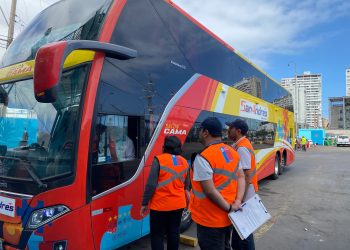 Dirección del Trabajo fiscaliza buses interurbanos por fin de semana largo