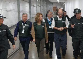 Ministro de Seguridad Pública supervisó operativo de allanamiento en el Complejo Penitenciario de Alto Hospicio