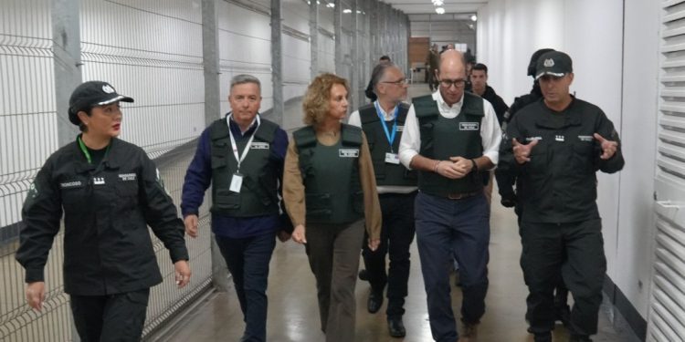 Ministro de Seguridad Pública supervisó operativo de allanamiento en el Complejo Penitenciario de Alto Hospicio