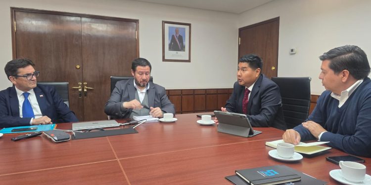 Gobernador y MTT inician trabajo conjunto para avanzar en un sistema de transporte público regulado para Arica