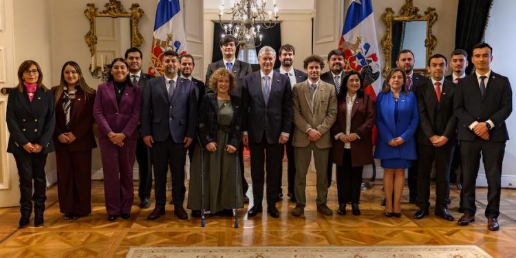 Ministra Parot y subsecretario Peró reciben a los Seremis de Bienes Nacionales para abordar prioridades regionales 