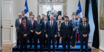 Gobernador Carvajal planteó prioridades de Tarapacá al Presidente Kast en reunión de gobernadores regionales