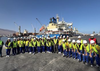 Delegación de Liceo Los Cóndores conoció las operaciones del Puerto de Iquique